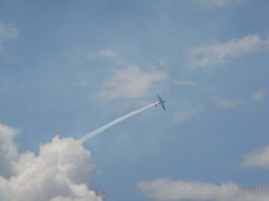 Willow Run Airshow [2009 July 18] 007.JPG - Scenes from the Thunder Over Michigan Air Show at Willow Run Airport